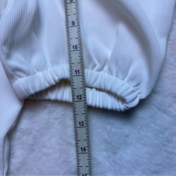 Endless Rose White Pleated Puff Sleeve Top New With Tags Size Small - Picture 12 of 12